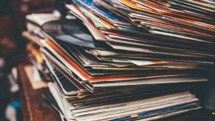 DItbtec's tweet photo. Wanna purchase good quality vinyl?
#BuzzVinyl specialize in second hand records!

Comment or retweet with your questions😊
Be sure to visit our website also:https://t.co/IZUaBjb1fv
#secondhandvinyl #vinylrecords https://t.co/4jO5cimPQ7