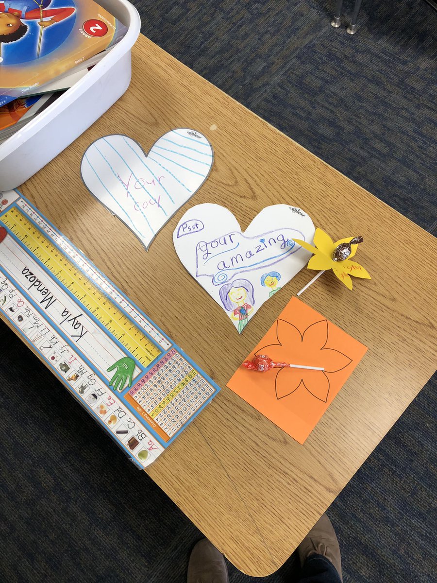 shownotowels's tweet photo. @MesaUnionSchool Kindness Club Sneak Attack! We HIT a 2nd grade classroom with kindness! Each kid received a heart with special message and “lolli-flower”. Then their job is to make a “lolli-flower and give it to someone they don’t know ❤️😊 #KindnessClub #spreadkindness https://t.co/ctwlVOVkCL