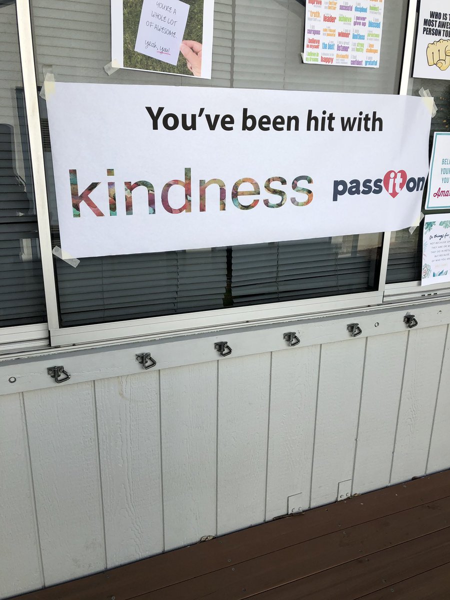 shownotowels's tweet photo. @MesaUnionSchool Kindness Club Sneak Attack! We HIT a 2nd grade classroom with kindness! Each kid received a heart with special message and “lolli-flower”. Then their job is to make a “lolli-flower and give it to someone they don’t know ❤️😊 #KindnessClub #spreadkindness https://t.co/ctwlVOVkCL
