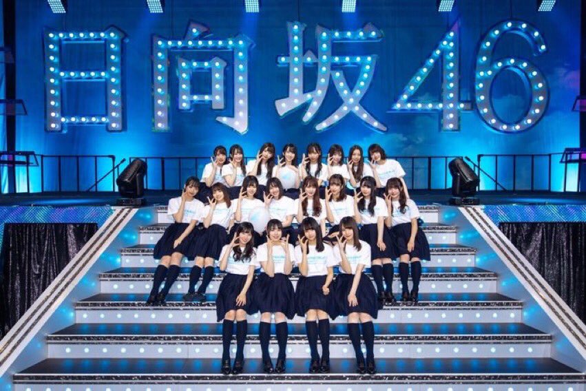 yukka106's tweet photo. 一本の欅から色づいてくように__________
ありがとうけやき坂46
よろしく日向坂46
#日向坂46 https://t.co/LTUpZpbGJ5