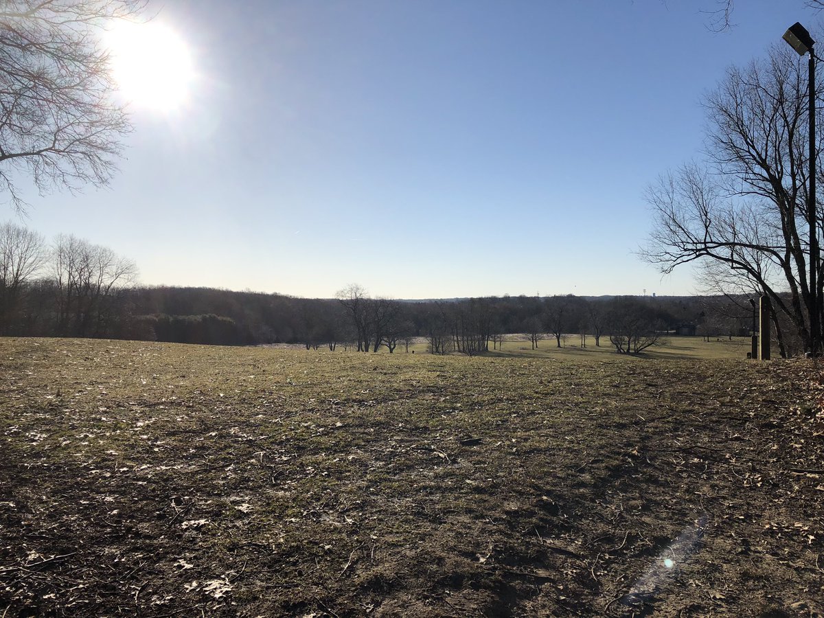 TMSMcCourtie's tweet photo. Every @XCTallmadge runner should know these views! Trails were empty, crisp and just as challenging as I remember them. #hillloop #oncearunneralwaysarunner https://t.co/y4qSUrtT3B