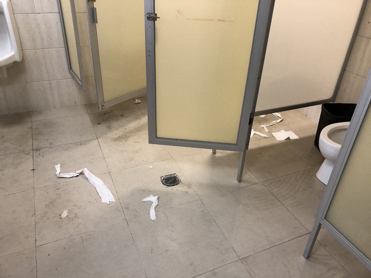 aperezc74's tweet photo. El alcalde de @stacatarinagob conocerá sus instalaciones? Esto pagan mis impuestos? https://t.co/R3fSWP3Xjl