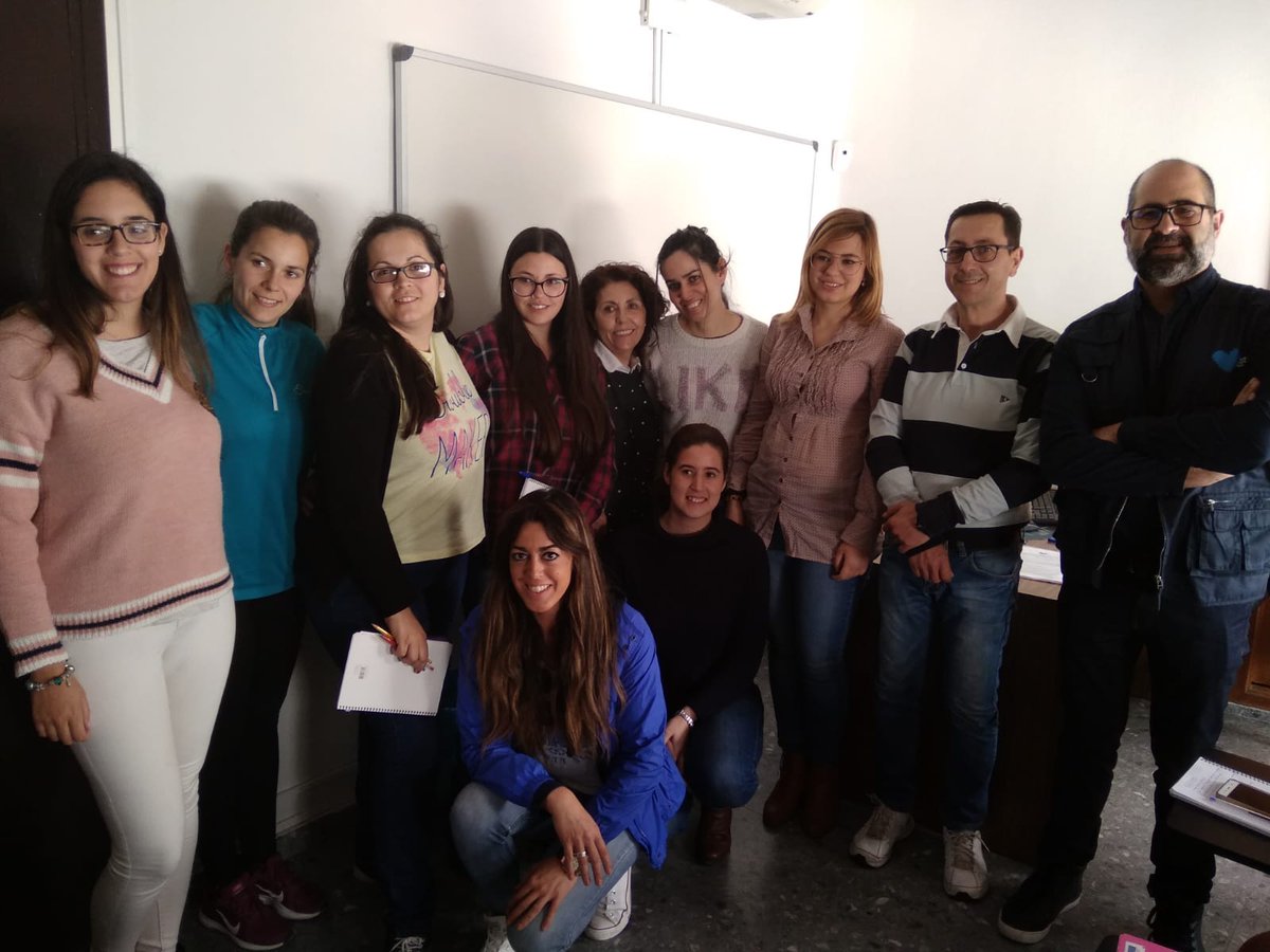 Hoy nos han visitado Manoli Sánchez y Alberto García de @AndaluciaComDig para darnos un taller de Marca personal en #Internet. Muchas gracias por la información que nos habéis suministrado. #lanzadera #úbeda #formación