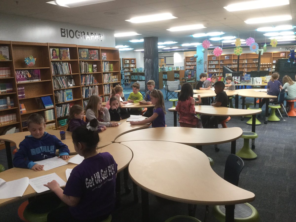 LESReading24's tweet photo. Using our Earth Changes research to create scripts for the  green screen. #WeAreFamilyLES @LESReading24 @LeawoodLeopards #thestoryofus @bvlibraries https://t.co/PYrOiKcdea