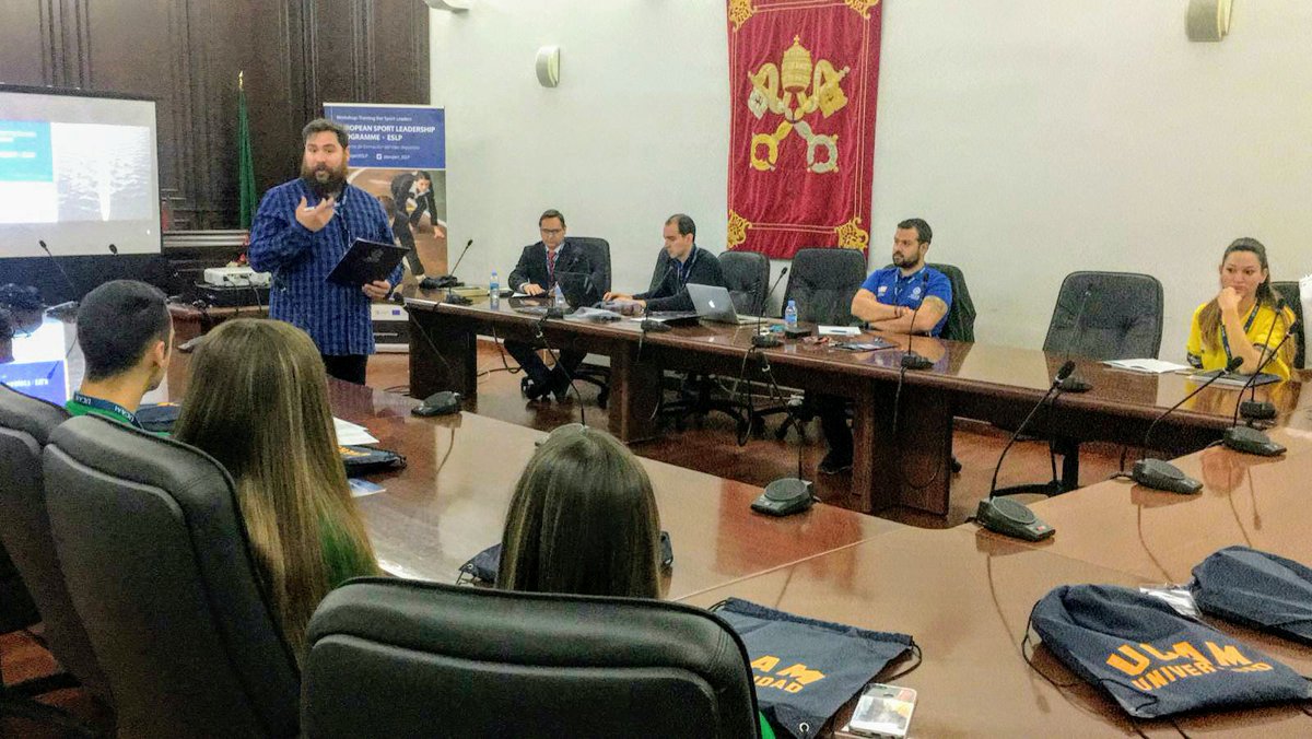 AleivaArcas's tweet photo. 2º Workshop de @Project_ESLP para evaluar el desarrollo de las actividades de nuestros líderes deportivos y ofrecerles una formación específica para su inserción laboral. Una gran jornada de trabajo de la que han surgido ideas muy interesantes https://t.co/yytnramnW6