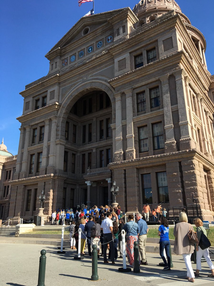 TXRealtors's tweet photo. Texas REALTORS®️ are lining up to talk with their lawmakers today! #RealtorDay https://t.co/scNawzPNzN