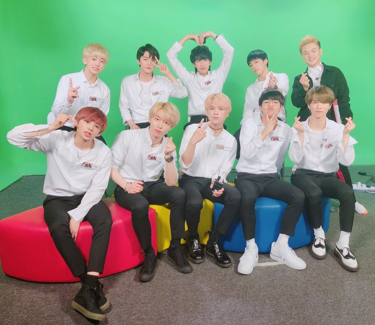 DCrunchBrasil's tweet photo. [TRAD | 26.03.2019]

[D-CRUNCH] Olá Diana!! Hoje nós nos divertimos muito no ONFM 💕 娱乐笑笑 muito obrigado por assistir a live e pelos seus comentários! Nós sempre trabalharemos duro por você, amamos vocês! ❤
#ONFM #娱乐笑笑 #Diana #DCrunch #Malásia https://t.co/FEi3aWojza