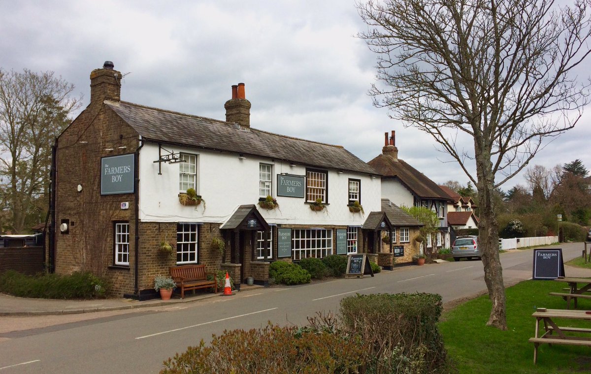 Brickendonbury's tweet photo. New look and signage at The Farmers Boy @TFBPUB #Brickendon #Hertford Great country pub lunch too! 😀👍🏼 https://t.co/sxwAUsUuCh