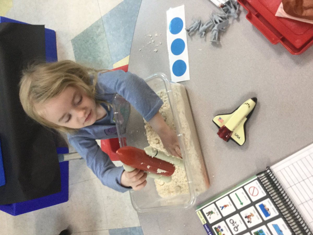 CEEProom6's tweet photo. Safe to say our Space unit is a hit!  Kyle helped create our rocket ship for dramatic play, we matched letters we found in moon rocks, and worked on functional play with moon sand and space themed characters! #thelittlecolonials https://t.co/9NR9XYtRl2