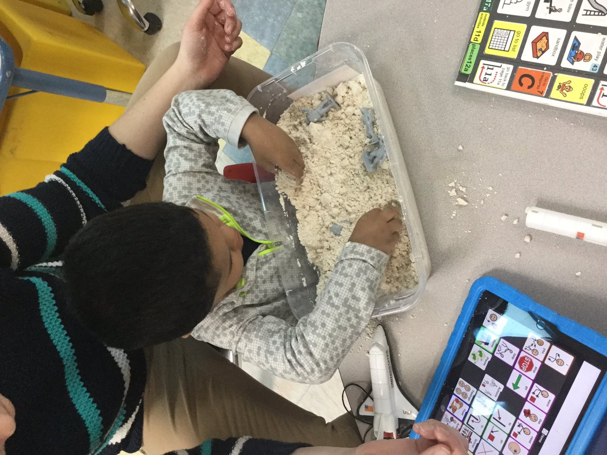 CEEProom6's tweet photo. Safe to say our Space unit is a hit!  Kyle helped create our rocket ship for dramatic play, we matched letters we found in moon rocks, and worked on functional play with moon sand and space themed characters! #thelittlecolonials https://t.co/9NR9XYtRl2