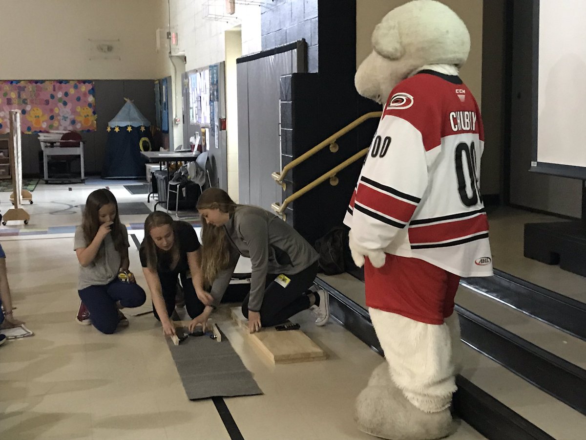 N8IVEQC's tweet photo. 3rd graders would like to thank the @CheckersHockey for teaching us about the Science of Hockey this morning! We had a great time enriching our knowledge of forces and motion! #ErbsClass #CastnerKids #StallingsPride @StallingsES @UCPS_MonroeNC 🏒 ❤️ https://t.co/y85an9uH0A