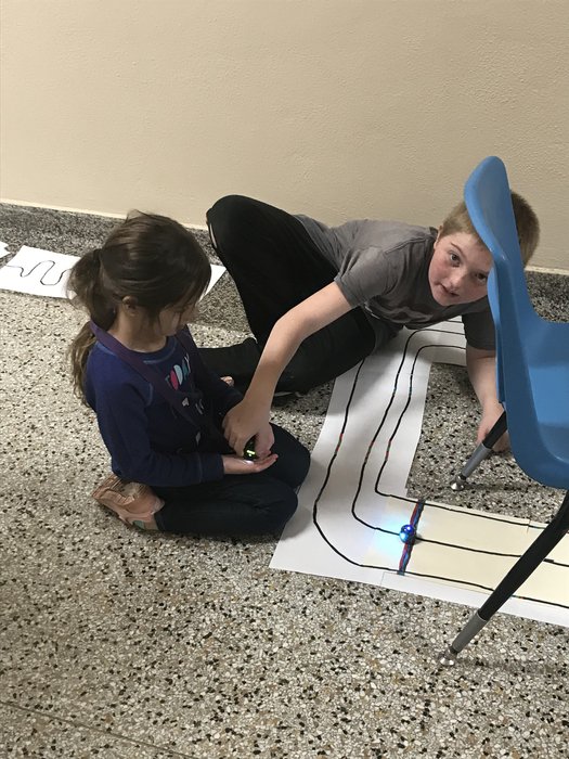 WMSGlendive's tweet photo. Some of our MS students took some time to teach our pre-K students about using ozobots (robotics) last week. Everyone had a great time! GO DEMONS!!!
#WMSDEMONS
#GPSCommunity https://t.co/xPrvd2qGVB