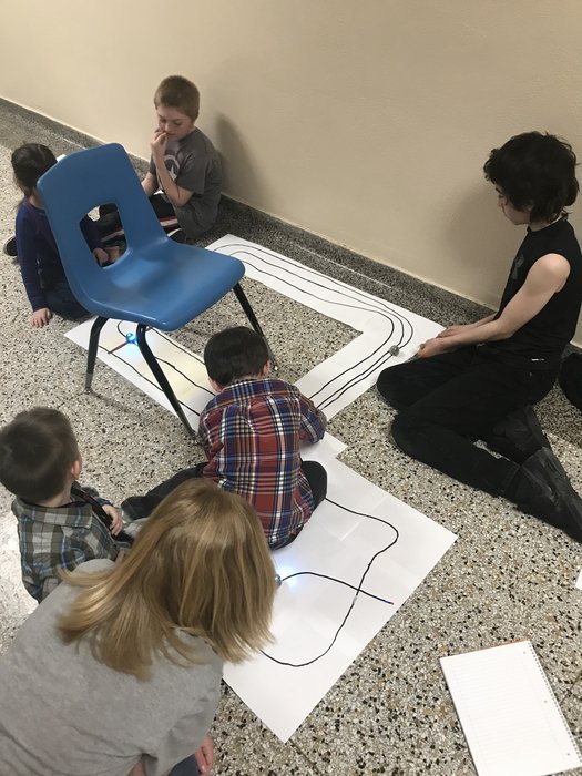 WMSGlendive's tweet photo. Some of our MS students took some time to teach our pre-K students about using ozobots (robotics) last week. Everyone had a great time! GO DEMONS!!!
#WMSDEMONS
#GPSCommunity https://t.co/xPrvd2qGVB