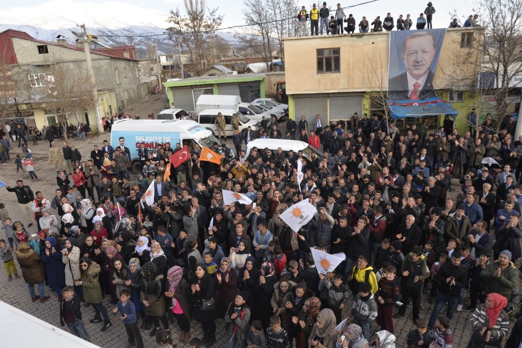 Vahit_Kiler's tweet photo. Güroymak Gölbaşı’nda kıymetli vatandaşlarımıza hitap ettik . Rabbim birliğimizi daim kılsın. 

GÖLBAŞI 📍 https://t.co/QViDnNb4KD