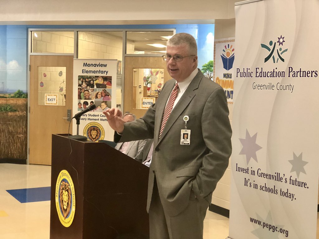 gcschools's tweet photo. @gcssupt @PEPGreenville kicks off the 2019 Make Summer Count Initiative that annually distributes roughly 200,000 books to more than 1,800 Greenville County Schools students. @MonaviewES https://t.co/ARWujoYSqF