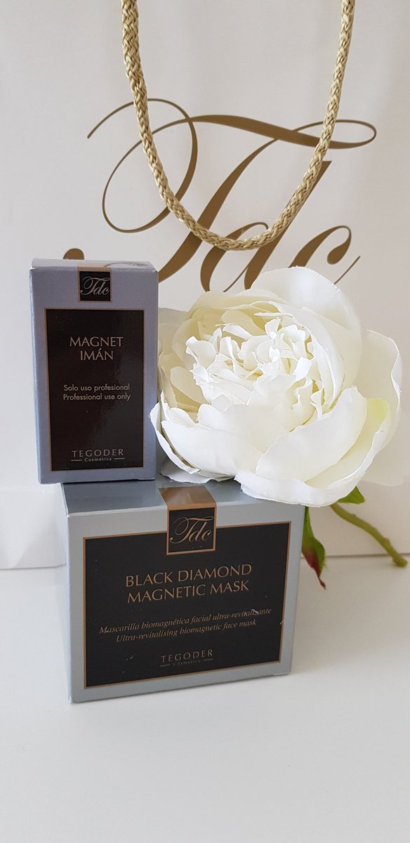 cincuentayque's tweet photo. El poder del diamante negro💎 y Microparticulas magnéticas convierten a esta mascarilla que se retira con un imán🧲, en una fuente de vitalidad para el rostro @TegoderCosmetic #tegoder #skincare #wapapop https://t.co/3zTqssPhCg