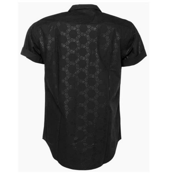 Balr2J's tweet photo. 【入荷情報】#BALR - 日本未発売、 LIFE OF BALRシリーズのヘキサゴンショートスリーブシャツが入荷です♪
サッカーボールをイメージしたヘキサゴンはシンプルながらヘビ柄のよう男らしさ・色気を醸し出しています。胸元のBALRのロゴプレートもラグジュアリーです♪ >> https://t.co/hKjKyOSqH6 https://t.co/nlFIMH4j8D
