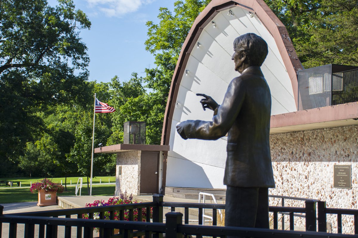 Pass it on: High school seniors planning to pursue a career in music or music education...Apply for a Palmer Family Music Education Scholarship! Applications due by March 31. Learn more at ow.ly/VYSy30o8sHk #scholarships #philanthropy