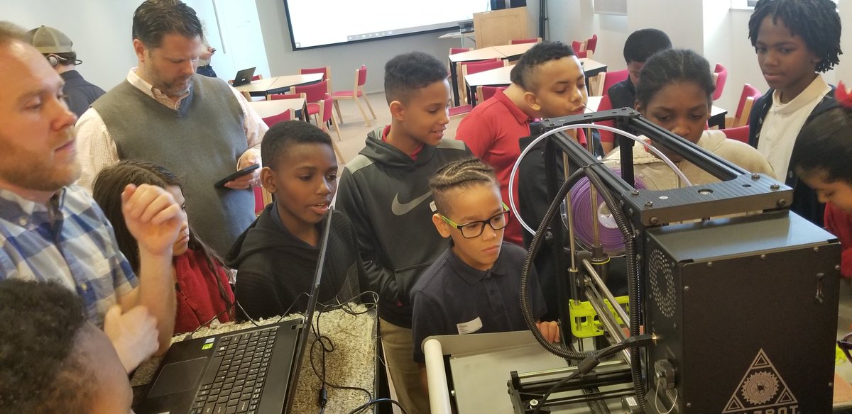 CreateWithCarr's tweet image. 5th grade at the Nelson Museum of Art learning how to 3D print. Putting the "A" in STEAM! @CenterSD @ICEBULLDOGS @cent