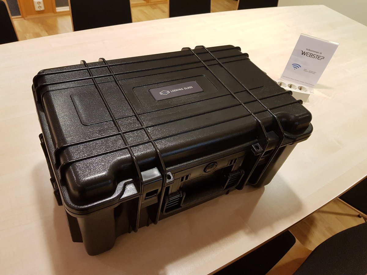 jornare's tweet image. It&apos;s not a small box, neither is it light #lookingglass #webstep