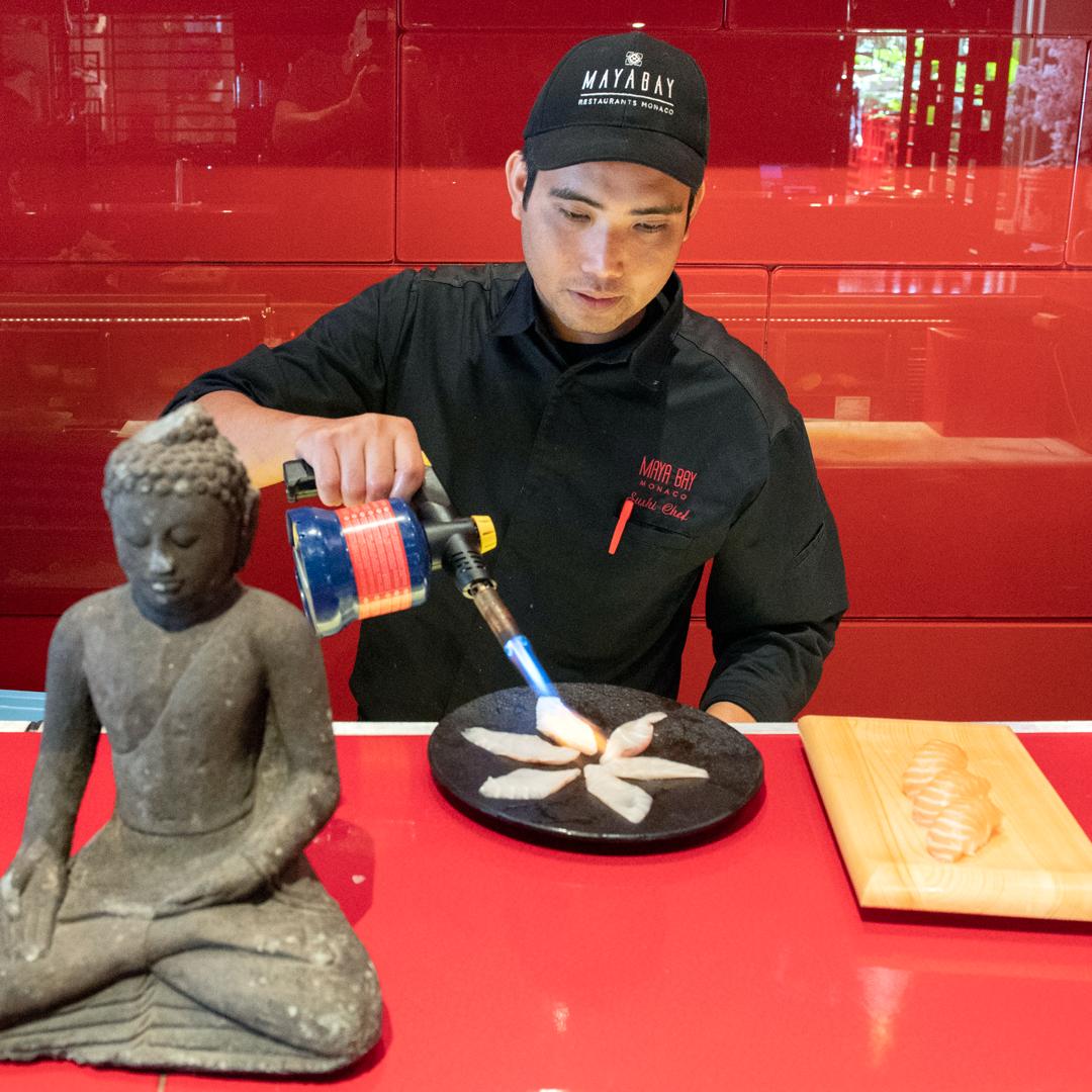 Tout juste snacké au chalumeau… 🔥 🍣
#MayaBayMonaco #grilledsashimi