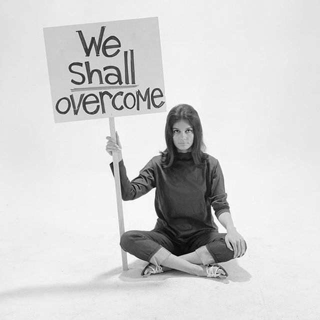 h_jabode's tweet photo. ‘The future depends entirely on what each of us do everyday, a movement is only people moving.’ Happy 85th Birthday to writer Gloria Steinem. 
Feeling inspired, we must keep moving. 
#gettyimages #gloriasteinem #jointhemovement #changetheworld 
Repos… https://t.co/DjDZcnWV0G https://t.co/YItJZ1grNy