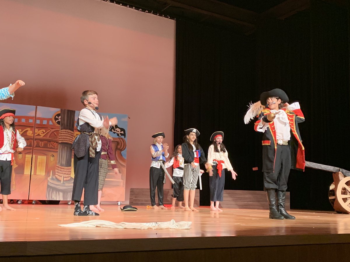nohabish's tweet photo. A day of fabulous elementary school theatrical performances @ DAA ❤️موطني- Arabic Fashion Around the World in the morning and Peter Pan in the evening #DAABestYearEver #DAAArabic #CreativityFluency @gems_daa @DAAElementary @KHDA #GEMS_celebrates_tolerance #YearOfTolerance https://t.co/G46sJrjmAK