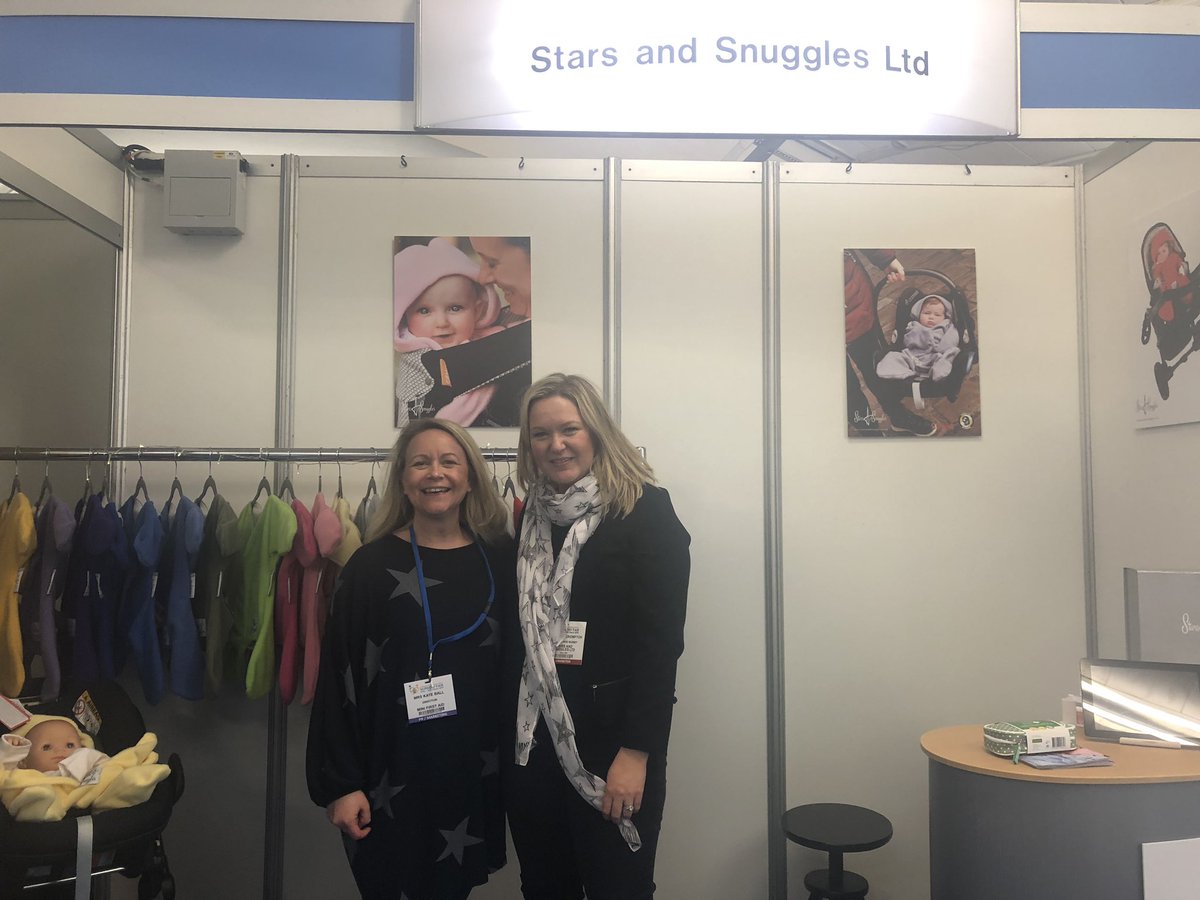 minifirstaiduk's tweet photo. It was great to meet lots of other baby brands at the @nurseryfair today - here we are with @StarsSnuggles talking about her clever baby blankets that fit around a car seat 👍
#mumpreneur #babysafety #harrogatenurseryfair https://t.co/AzWbpfz6FR