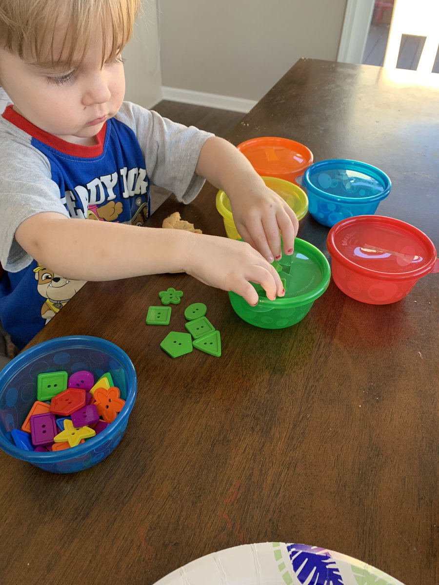 reedusologist_x's tweet image. When you can include your youngest in FUN #homeschool activities😁 #montessorilearning #sortingcolors