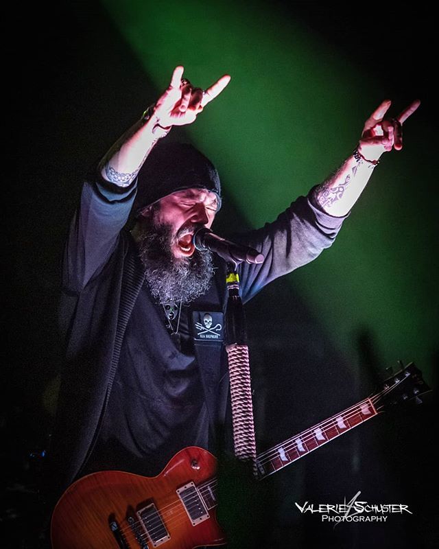 Valerie_1995's tweet photo. Klogr in Munich, 13.03.19 :)
#klogr #gabrielerustichelli #rusty #live #concert #show #alternative #progressive #metal #progressivemetal #music #metalmusic #singer #metalsinger #italian #band #metalband #seashepherd #concertphotography #gigphotography #mu… https://t.co/WILPdSpCl6 https://t.co/UxFo0a6XJV