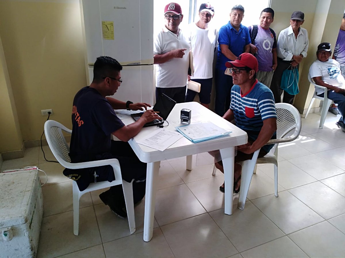 armada_ecuador's tweet photo. #Salinas|¡¡¡Campaña de Matriculación!!!☝️Recuerde mantener actualizado su documentación... hoy estamos en la comuna San Pedro #FFAAContigo #SoyMarino⚓ #CAPSAL https://t.co/bHjNATo2NC