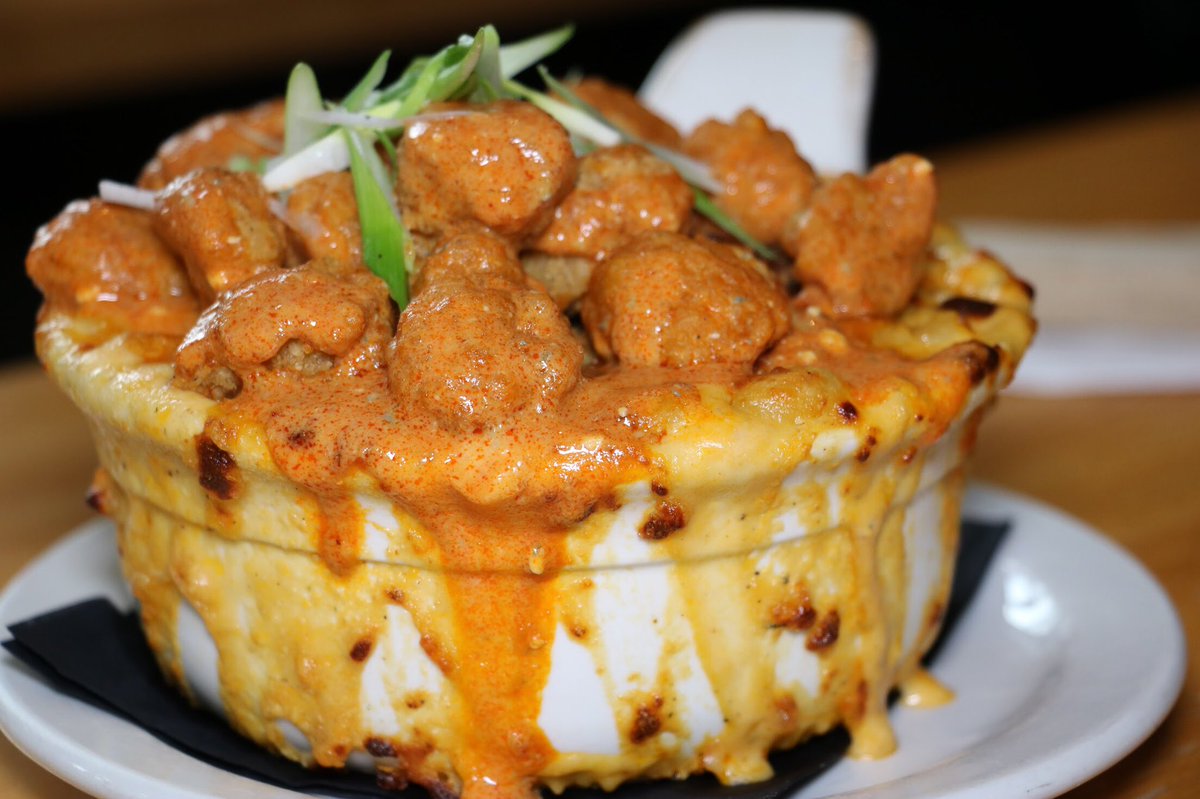 Buffalo Chicken doesn’t have to just be for game days... which is why you can get our Buffalo Chicken Mac & Cheese 7 days a week! 😜 #burgerbarcrescent
📸 // @mrsocialeats #foodiefeature #foodiegrams #macandcheese #buffalochicken #cheeselovers #mtlfood #mtleats #montreal
