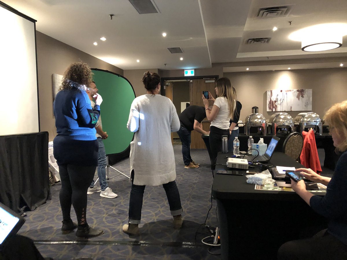 NadArchambault's tweet photo. On fait des vidéos avec écran vert avec @jucas34 et @KineMaster ! #espace21e #numératiemonavenir @cscmonavenir https://t.co/c2TJ9Y8xS8