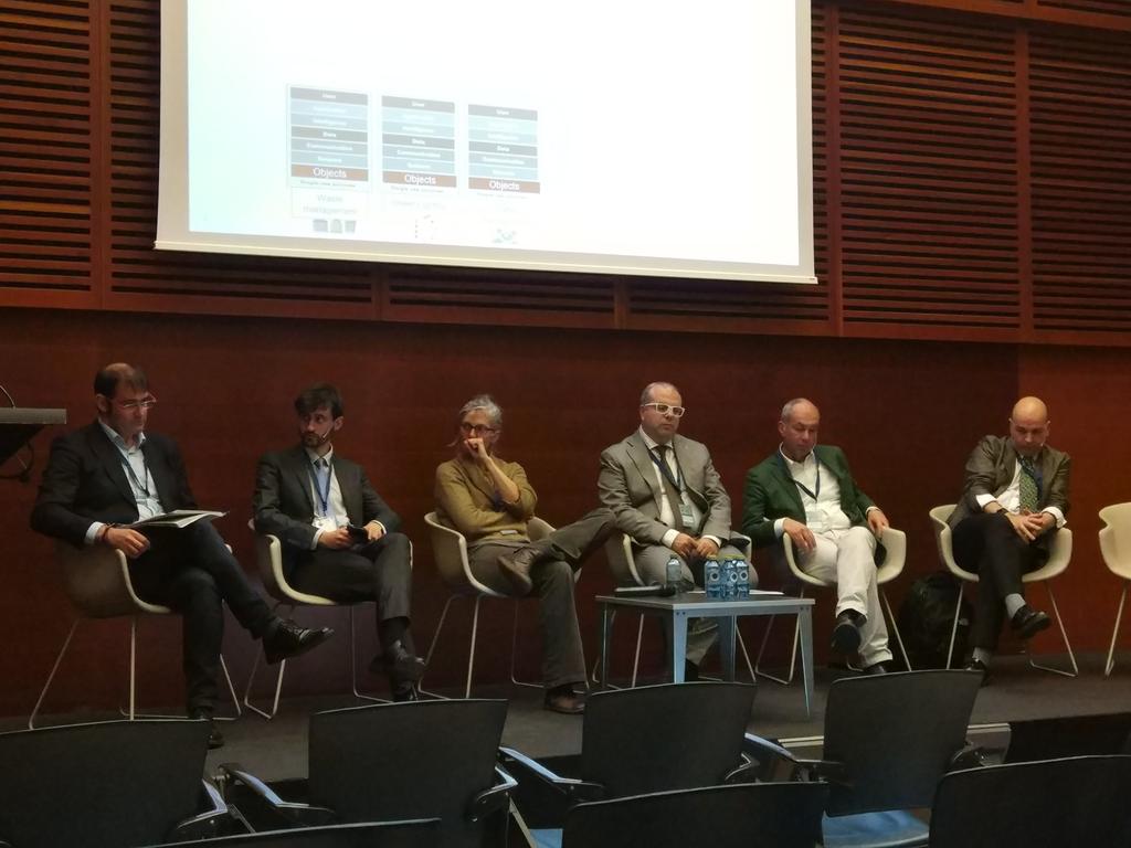 ReplicateEU's tweet photo. Dr. @ICalzada from @UniofOxford is representing the #ReplicateEU project on the 'Data security and governance for citizen services' meeting #SmartCities #EuropeanSmartProjectsSummit https://t.co/b5UCL1L1E4
