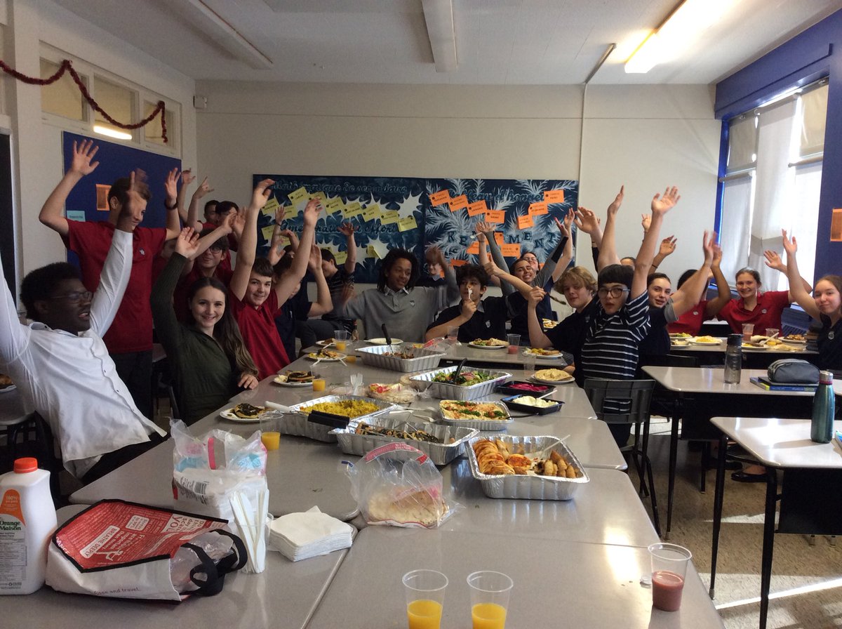 ChedidRima's tweet photo. Dîner partage avec les stagiaires Valerie et Hermann #gr333 #fierteNF ⁦@CPNF_Outaouais⁩ https://t.co/o9ZDbXLuQI