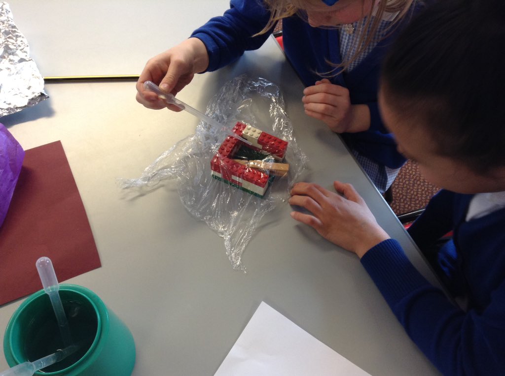 latimerprimary's tweet image. This afternoon, #ClassVC have been conducting experiments to see which materials would make a suitable roof for Wilfred's house. #latimerscienceweek ##enthusiasm #collaboration