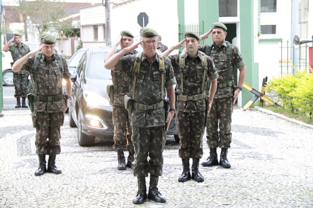 CmdoCMS's tweet photo. No dia de hoje (26), o Comandante Militar do Sul, General Miotto visita as instalações do 62° Batalhão de Infantaria em Joinville (SC). @geraldomiotto
@62oBI #Infantaria #62bi #exército #forçarápida https://t.co/CqIrGupunZ