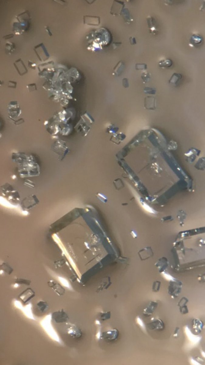 Jsperling91's tweet image. I cant think of a good or clever caption these Tb crystals are far too distracting #rocks #fblockrocks #chemistry