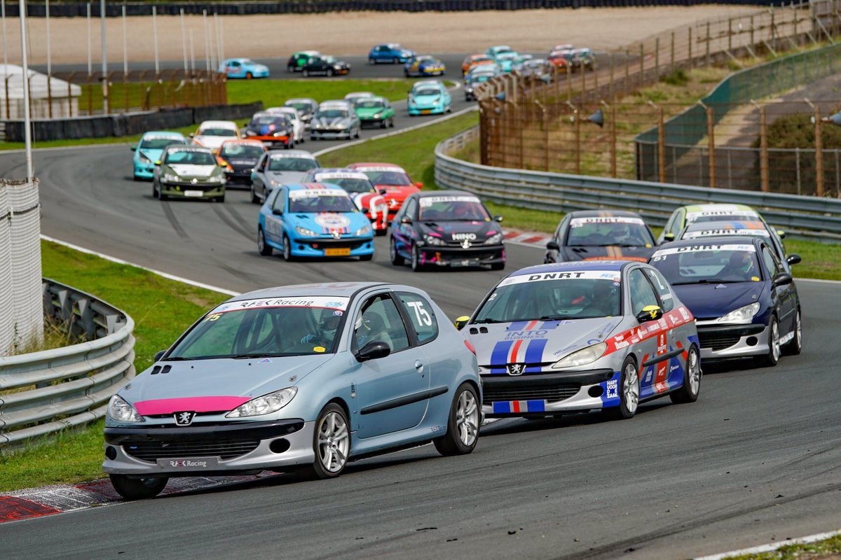 Nog 25 dagen tot de start van het seizoen! Wil jij aan de start staan? Er staan auto’s te koop, en nog een paar te huur! Lees hier meer: 206gticup.nl/racen-met-pasen