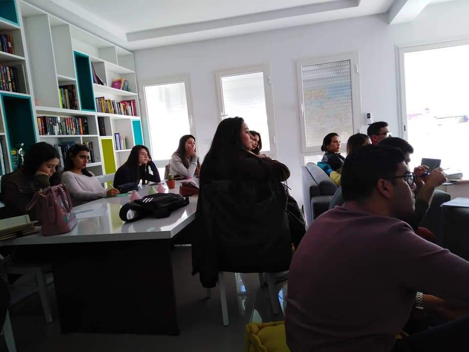 SousseTimun's tweet photo. Retour en images sur la session de formation académique sur les procédures et règles d'une simulation animée par notre reponsable communication @ameni_bensikali  tenue le dimanche 10 février2019 ,au local de We Love Sousse .
#TIMUN 🌐
#TIMUN_SOUSSE 🌍
#WeLoveSousse https://t.co/O0DhaZShry