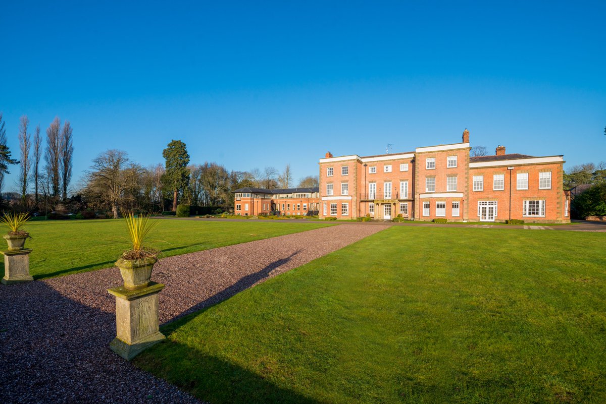 TownCountryChes's tweet photo. Breaktaking 4 Bedroom Town House!🌟
•Beautiful Mews House
•Part Of The Trevalyn Manor Estate
•Lounge With Beautiful Views
•En Suites
•Downstairs Cloaks
•Set In Approximately 17 Acres Of Land
•Tennis Courts
•Two Allocated Parking Spaces

Interested? Call 01244 403 900 Now! https://t.co/CvitiOLmqK