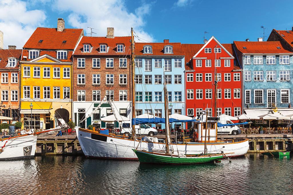 HALcruises's tweet photo. Dreaming of far off places this #TravelTuesday? Zuiderdam's 12-day Jewels of the Baltic cruise visits captivating ports in Denmark, Sweden, Finland, Estonia, Russia and Germany! RT if you'd love to join us on this gem: https://t.co/Eo81gd6zk5! https://t.co/yb1dEFmb5X