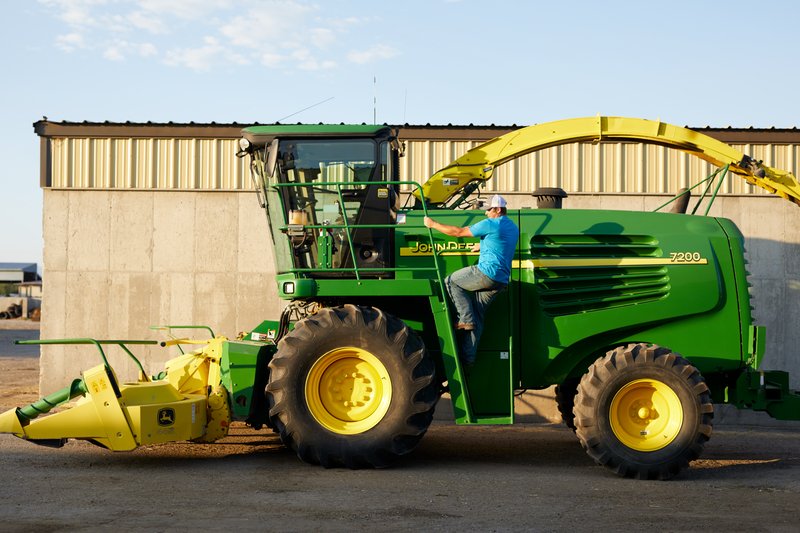 Ariat's tweet photo. Ariat T-shirts are built tough and comfortable – perfect for his next tractor pull. #ariatlife #ariatstyle https://t.co/4cLnf0Pf8A