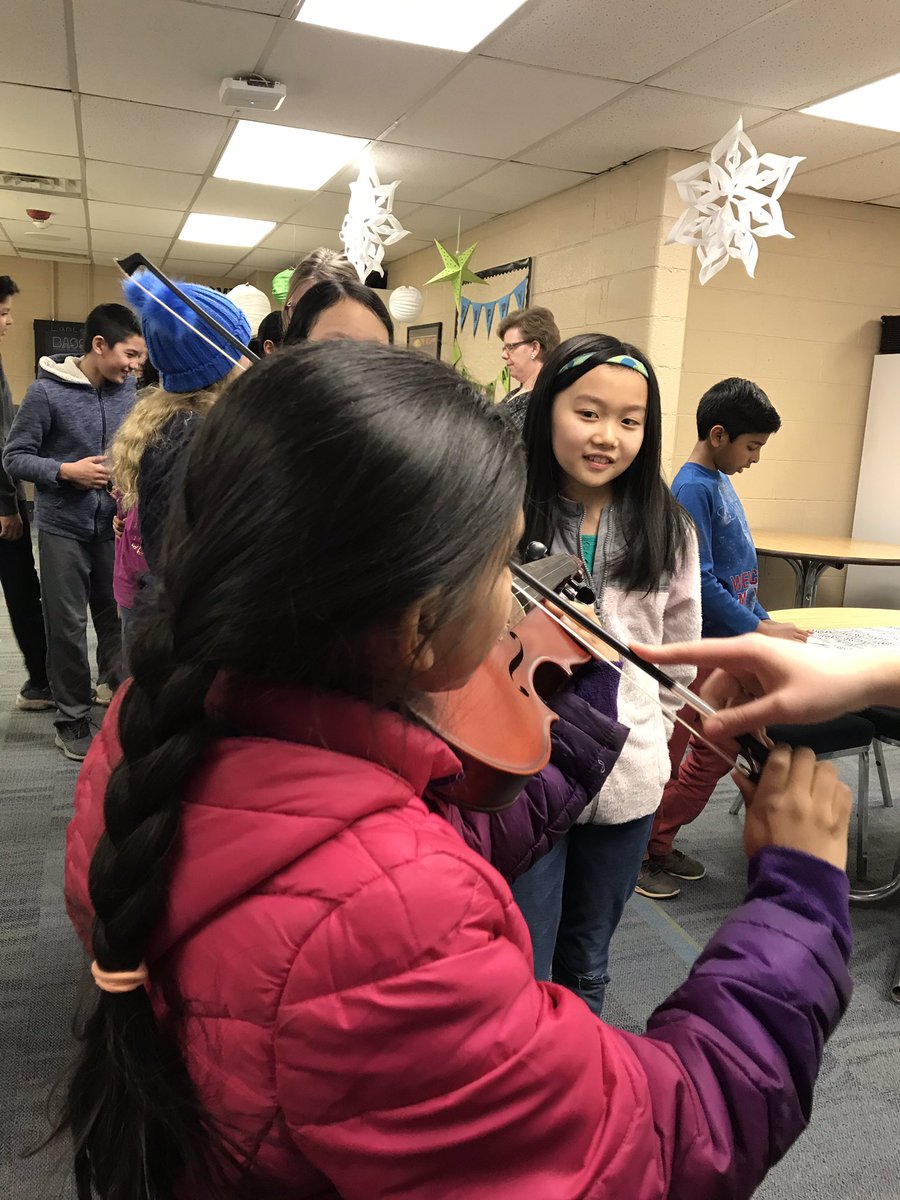Zinnovators's tweet photo. Dear Roadrunners: We had a hoot at the instrument petting zoo today! #testinginstruments #futuremusicians #letsplayaninstrument https://t.co/UBH08hs09m