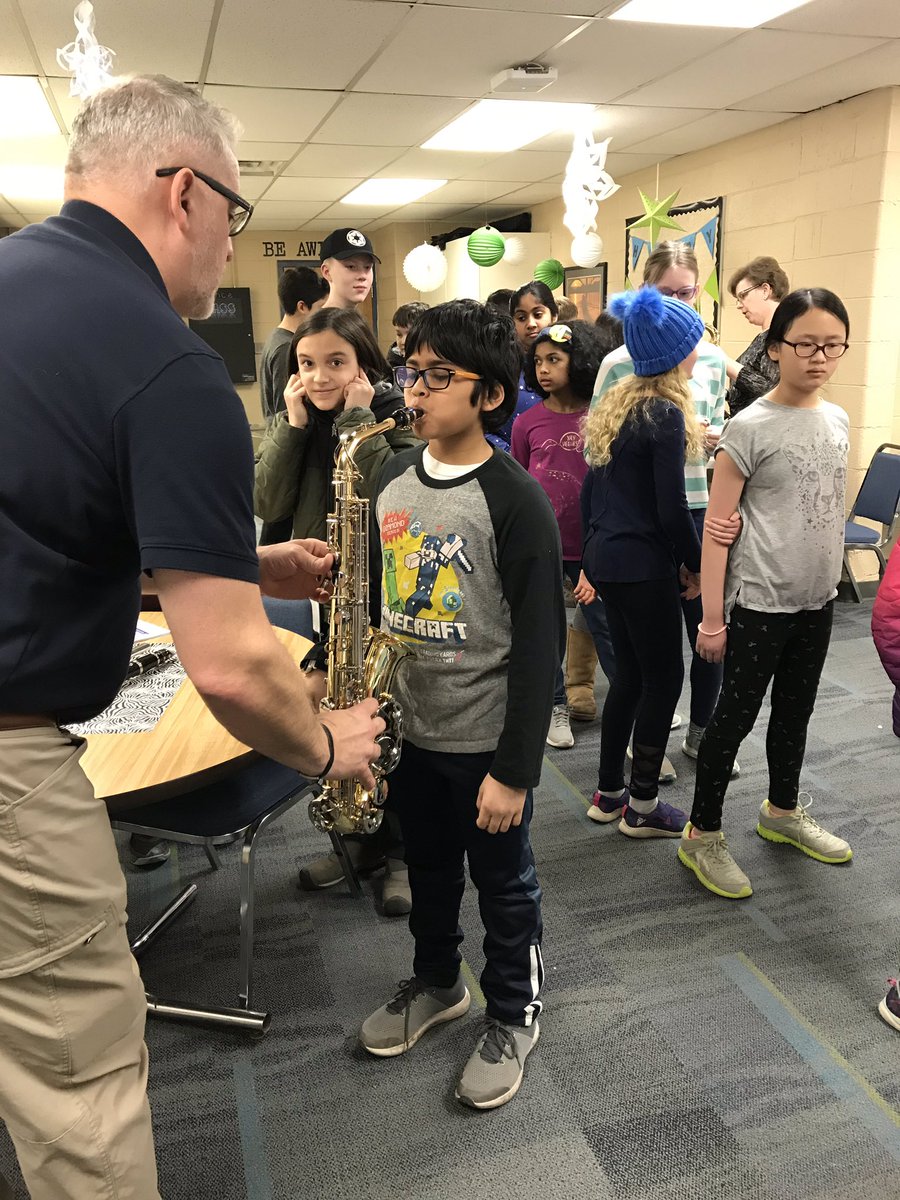 Zinnovators's tweet photo. Dear Roadrunners: We had a hoot at the instrument petting zoo today! #testinginstruments #futuremusicians #letsplayaninstrument https://t.co/UBH08hs09m