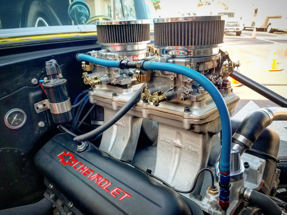 EdelbrockUSA's tweet image. #Edelbrock’s resident carb expert Smitty Smith approves of this #BigBlockChevy-powered Tri-5 with our Street Tunnel Ram #7115 topped by a pair Performer Series 600 #carburetors on this #2CarbTuesday.

#twocarbtuesday ##shoeboxchevys #chevyengine #dualquads #tunnelram