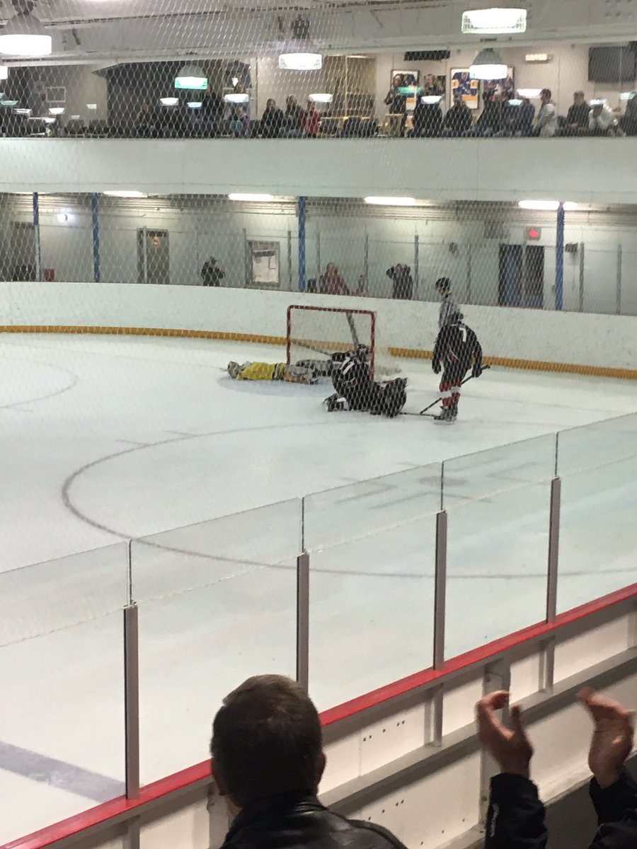 kenton338's tweet photo. So the Double OT Win last bight forces a deciding game on Saturday back at 15 Wing- rematch against the Cougars. Winner is the MJMH Bantam B Champ!#gottagoforit #titleontheline #secondchance #YoungFellowWings https://t.co/wqfYeKkzLP