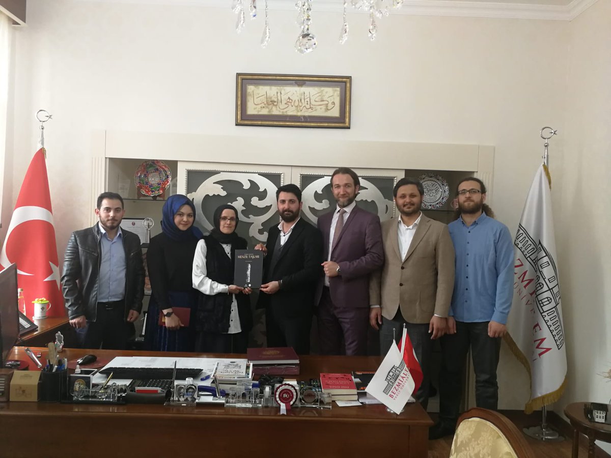 Okçular Vakfı yönetim kurulu üyesi Yusuf imamoğlu, Kurumsal iletişim Direktörü Ömer seven ve öğrenci temsilcileri Genel Sekreterimiz Sn. Zeynep Gökçen hanımefendiyi ziyarette bulundular. Geleneksel Okçuluk üzerine birlikte yapılacak projeler hakkında toplantı yaptılar.