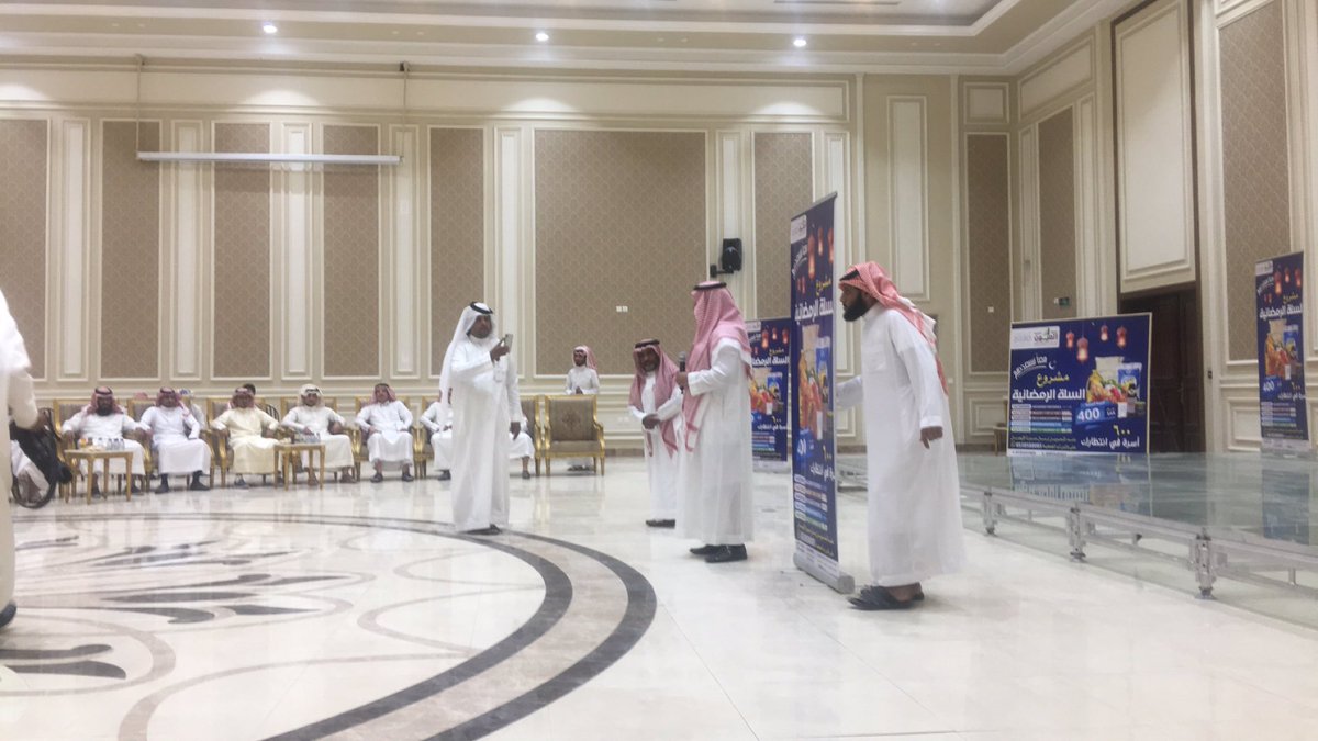 قامت جمعية مدينة العيون الخيرية مساء اليوم بتدشين مشروع السلة الرمضانية والتي تشرف على تأمين السلة ل٦٠٠ أسرة وحدد قيمة السلة ب٤٠٠ ريال 

#رمضان_يجمعنا 
#رمضان_كريم