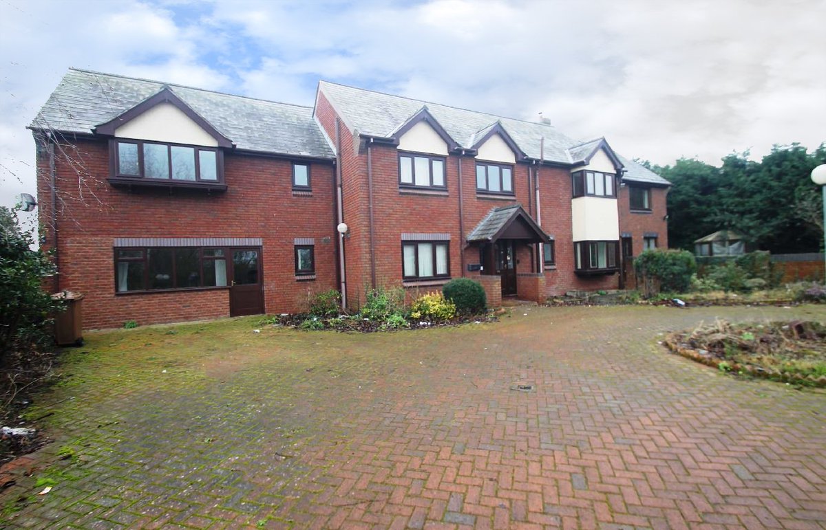 Large, 4 bedroom detached house with a bungalow in the grounds in #Bretton! 🤯

•Attached Annex
•Highly Adaptable Accommodation 
•Lawned And Shrubbed Grounds
•Brick Block 360 Degree Driveway
•Two Single Garages

Interested? Call 01244 403 900 Now!